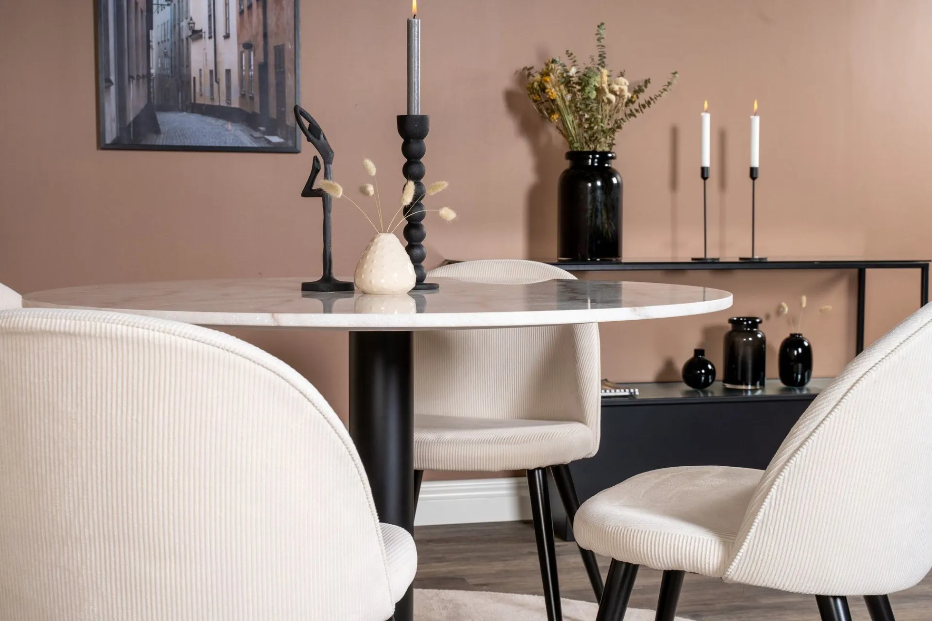 Venture Home Admira Spisegruppe 106 cm Rundt Marmorbord med 4 Valera Spisestoler
