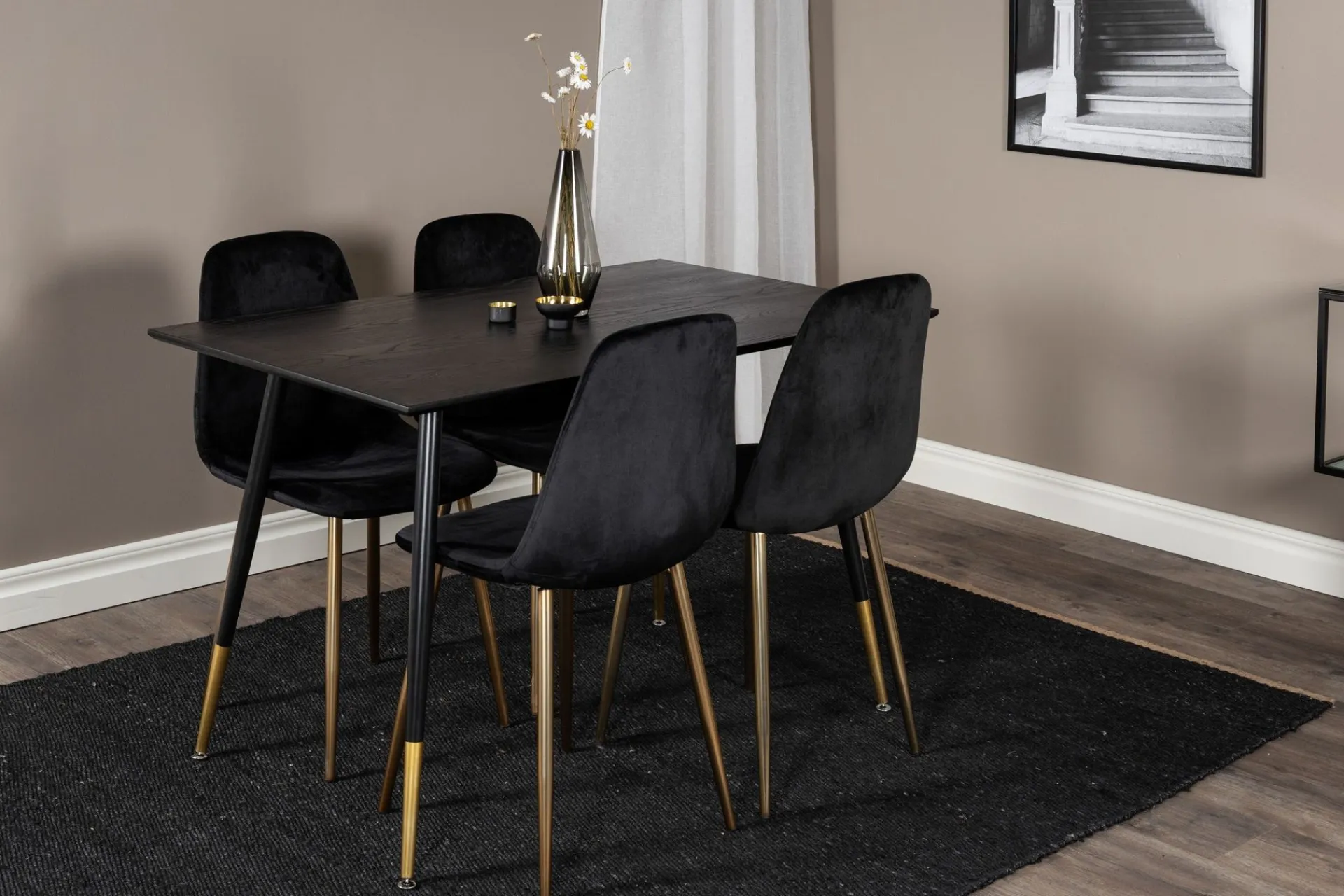 Venture Home Balisa Spisegruppe 120 cm inkl. 4 Pontus Fløyelsstoler