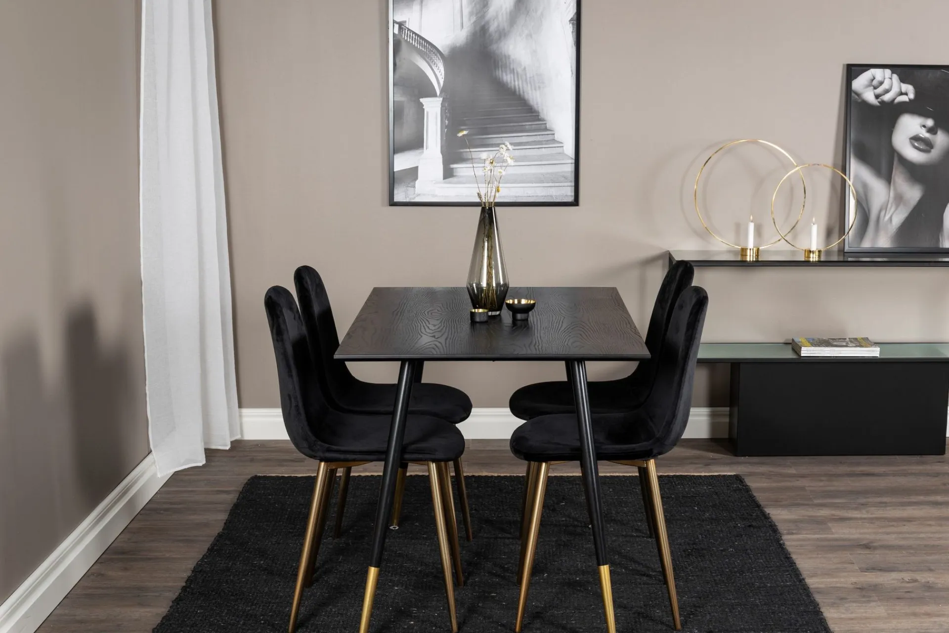 Venture Home Balisa Spisegruppe 120 cm inkl. 4 Pontus Fløyelsstoler