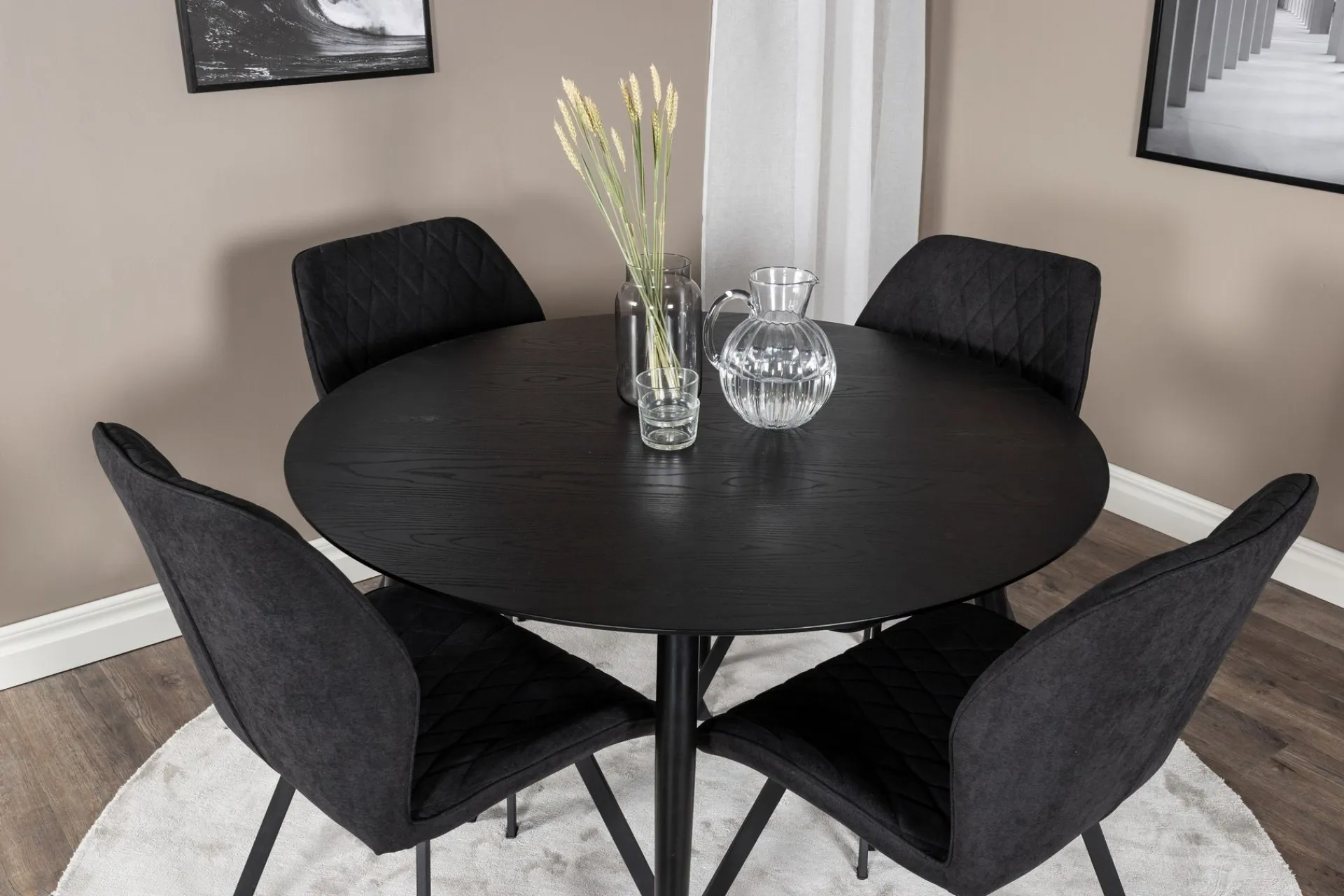 Venture Home Balisa Spisegruppe 115 cm Rund inkl. 4 Sumoas Stoler