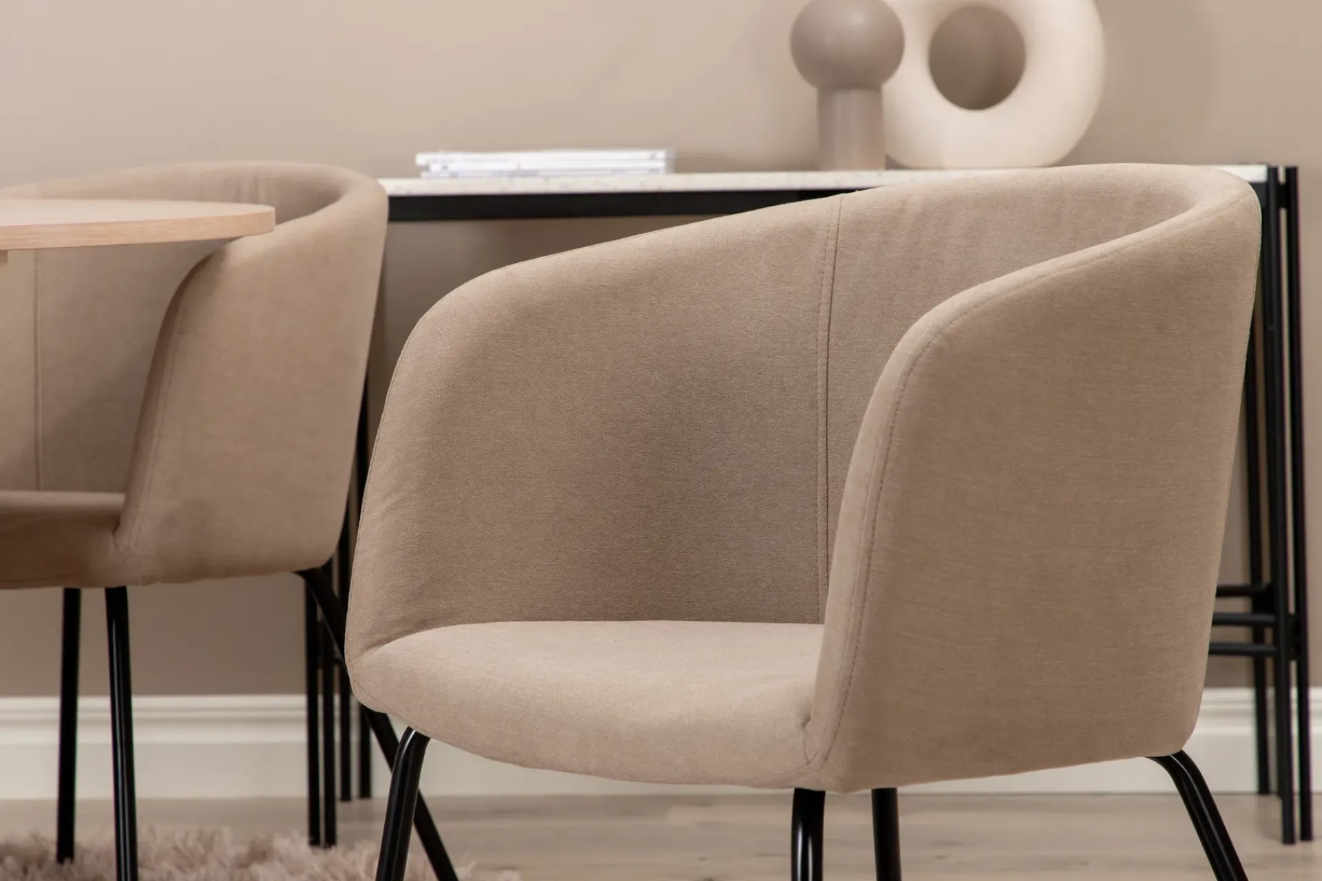 Venture Home Biana Spisegruppe 110 cm Rund inkl. 4 Berita Stoler