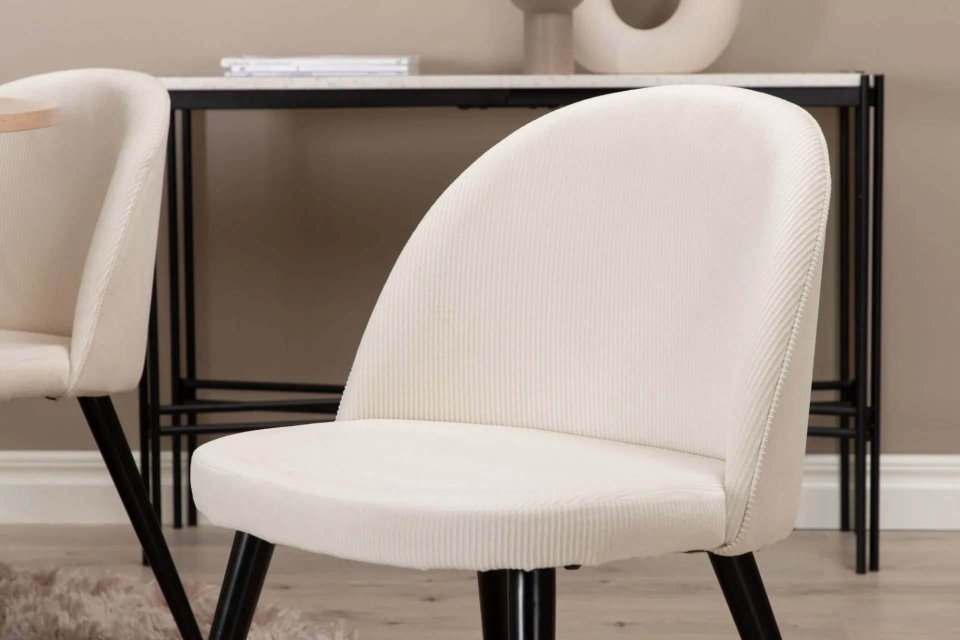 Venture Home Biana Spisegruppe 110 cm Rund inkl. 4 Valera Cordfløyelstole