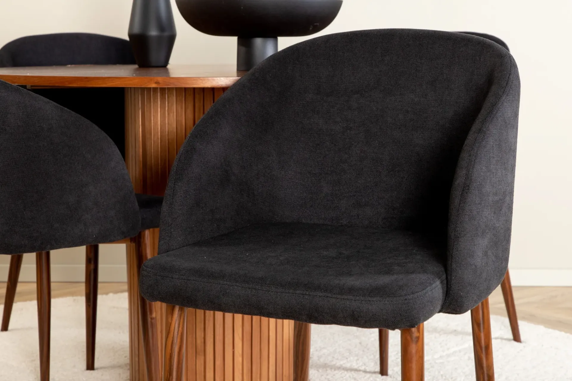 Venture Home Spisegrupper-Bianca Spisegruppe 110 cm Rund med 4 Arch Stoler Svart,Natur
