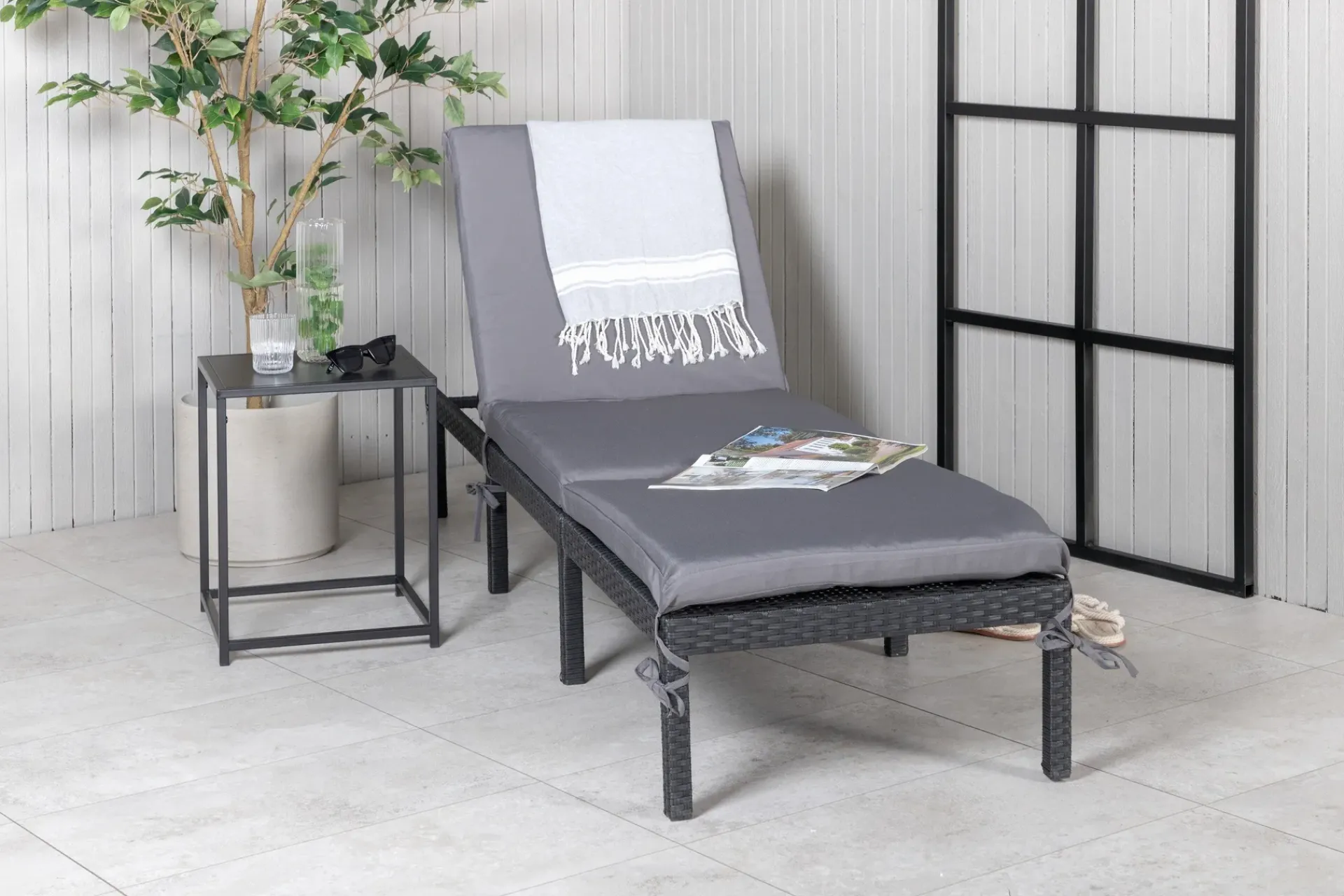 Venture Home Bilbao Solseng med Pute