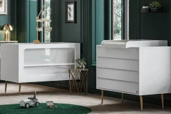 VOX Bosque Garderobe