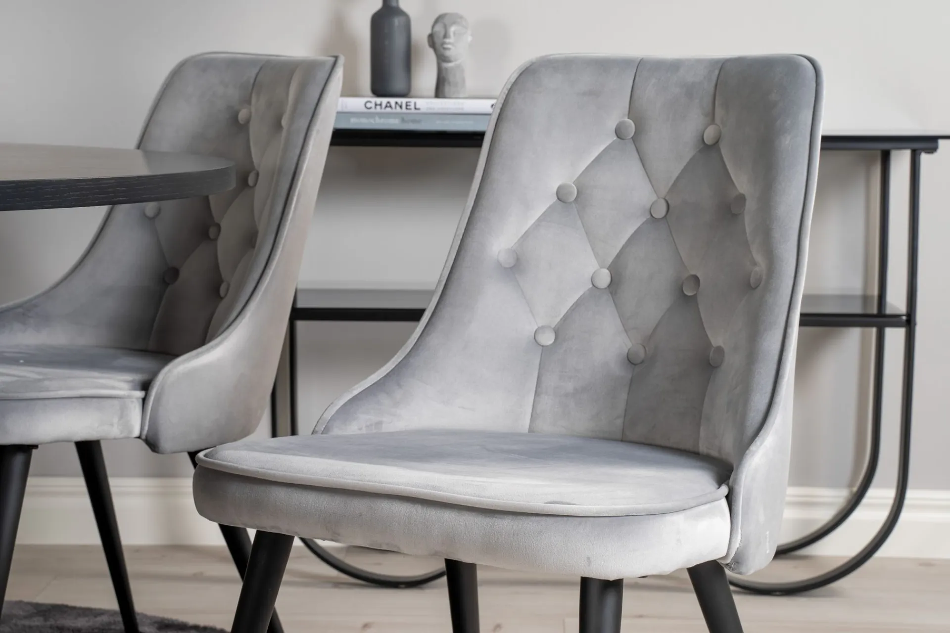 Venture Home Spisegrupper-Copenhagen Spisegruppe 140 cm Rund med 6 Velvet Stoler Svart,Lysegrå