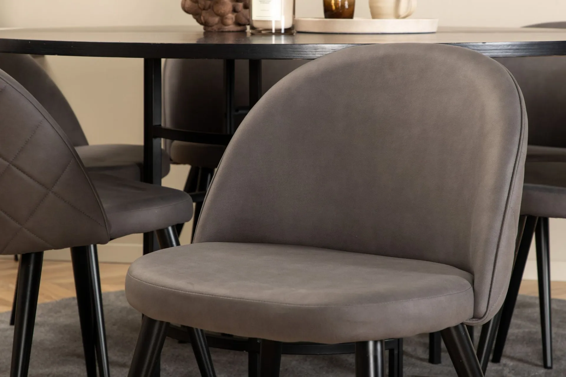 Venture Home Spisegrupper-Copenhagen Spisegruppe 140 cm Rund med 6 Velvet Stoler Svart,Grå