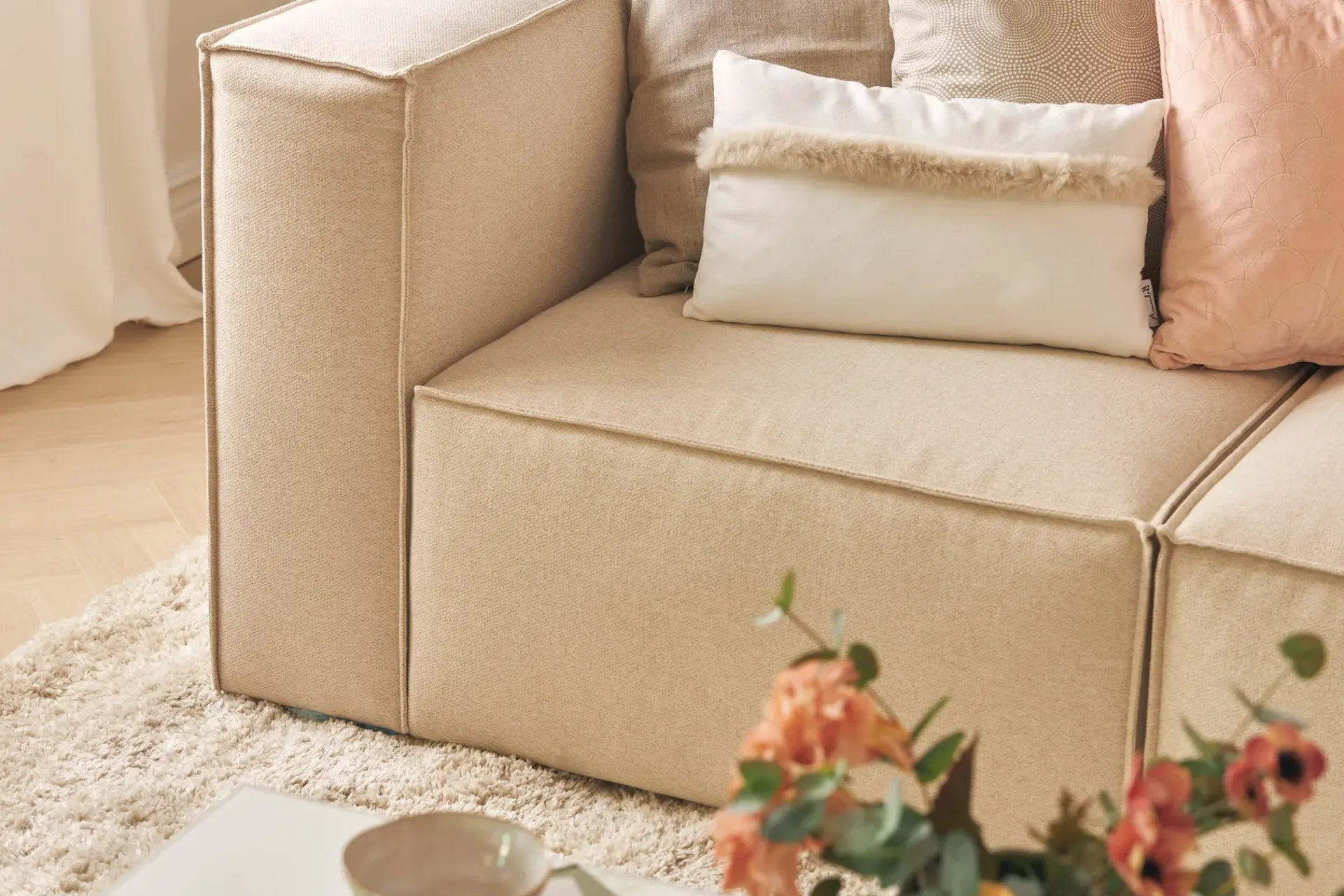 Andrarum Sofa Med Sjeselong-Cubo 4-seters Dyp Modulsofa med Divan i Stoff Beige