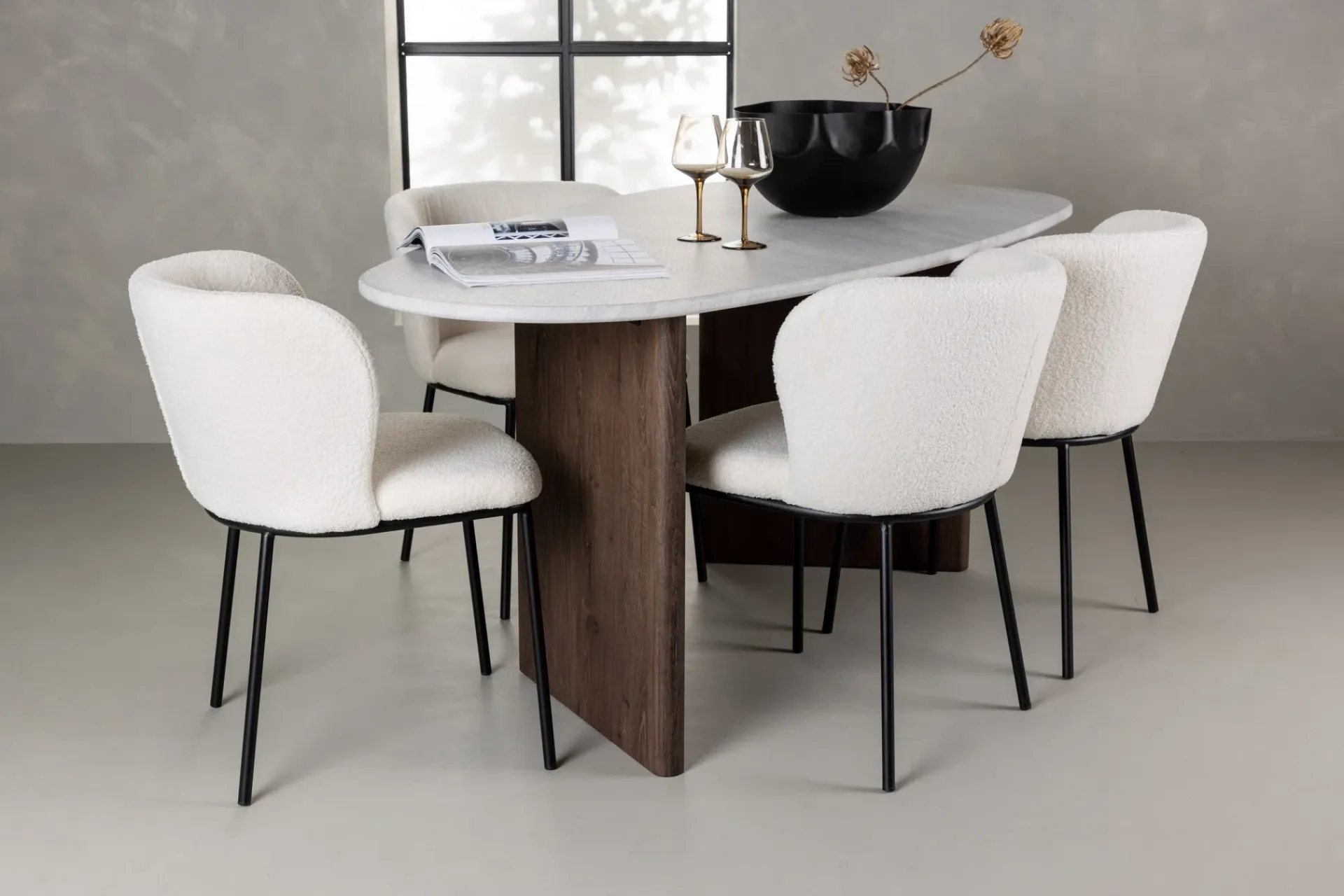 Venture Home Edina Spisegruppe 180 cm Oval med 4 Edina Stoler