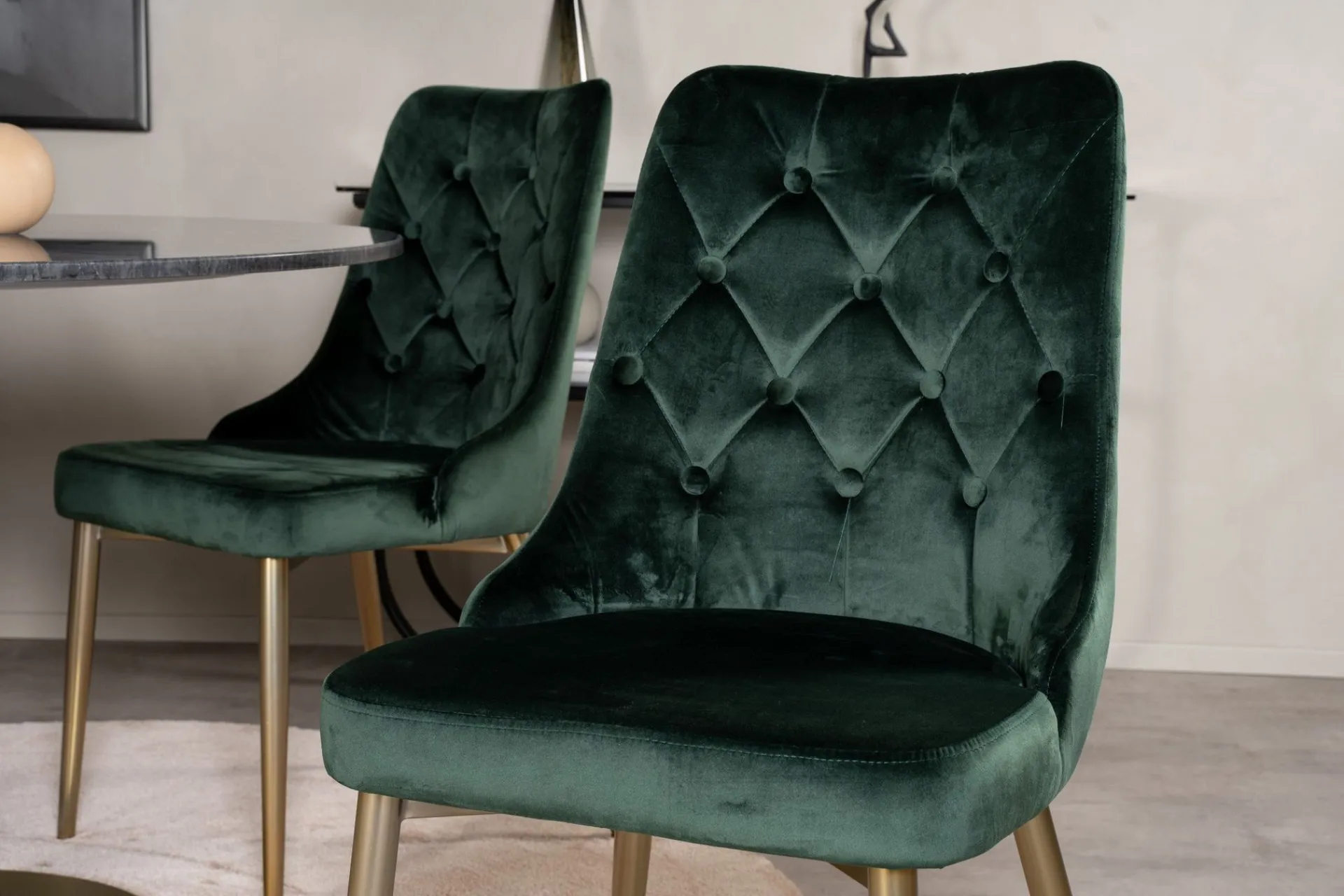 Venture Home Estelle Spisegruppe 106 cm Rund med 4 Velvet Stoler