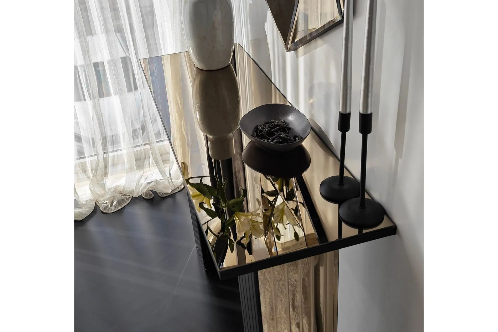 Gangbord|Avlastningsbord-Ezlyn Kommode 105 cm Bronse