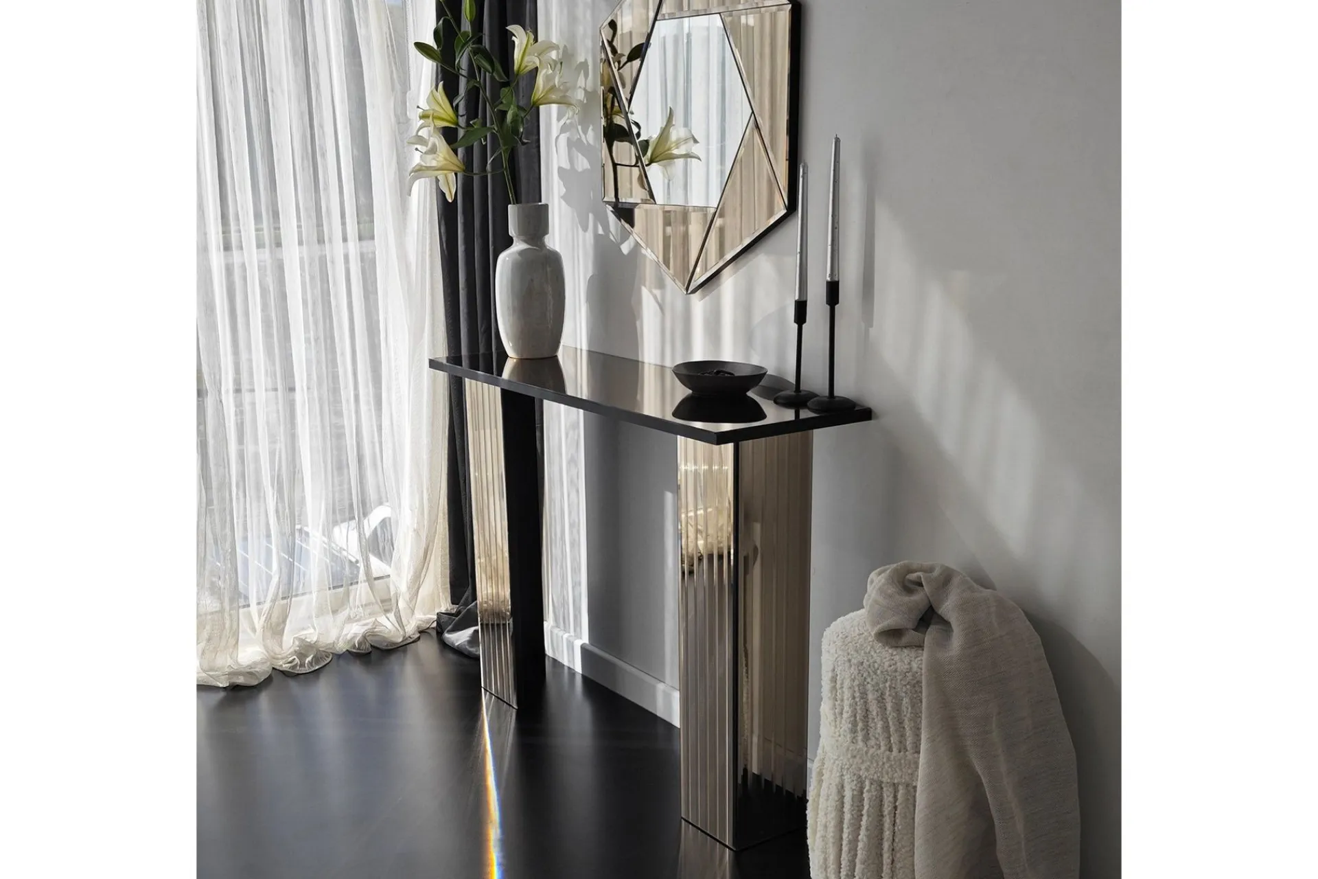 Gangbord|Avlastningsbord-Ezlyn Kommode 105 cm Bronse