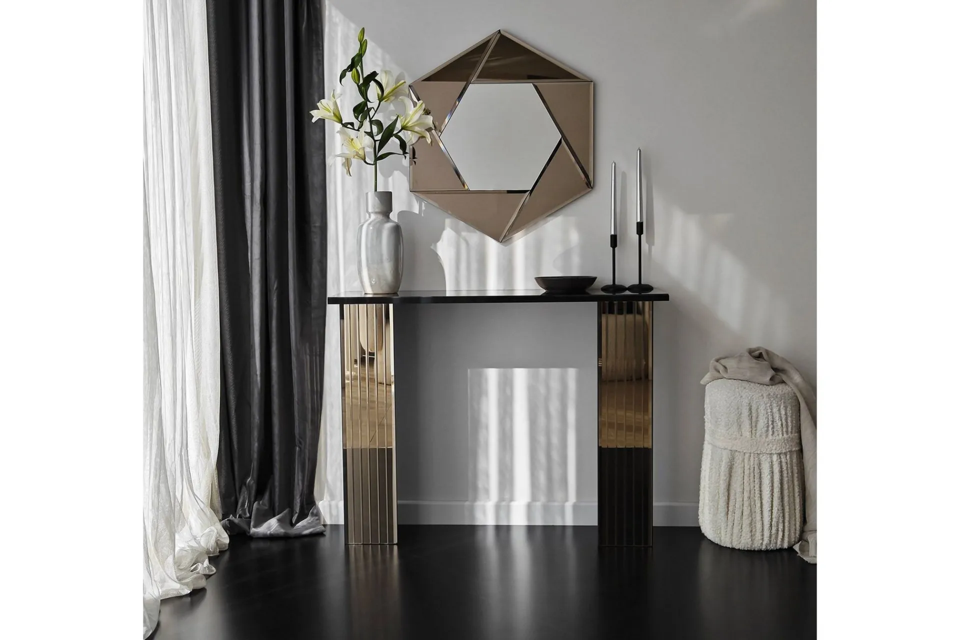 Gangbord|Avlastningsbord-Ezlyn Kommode 105 cm Bronse