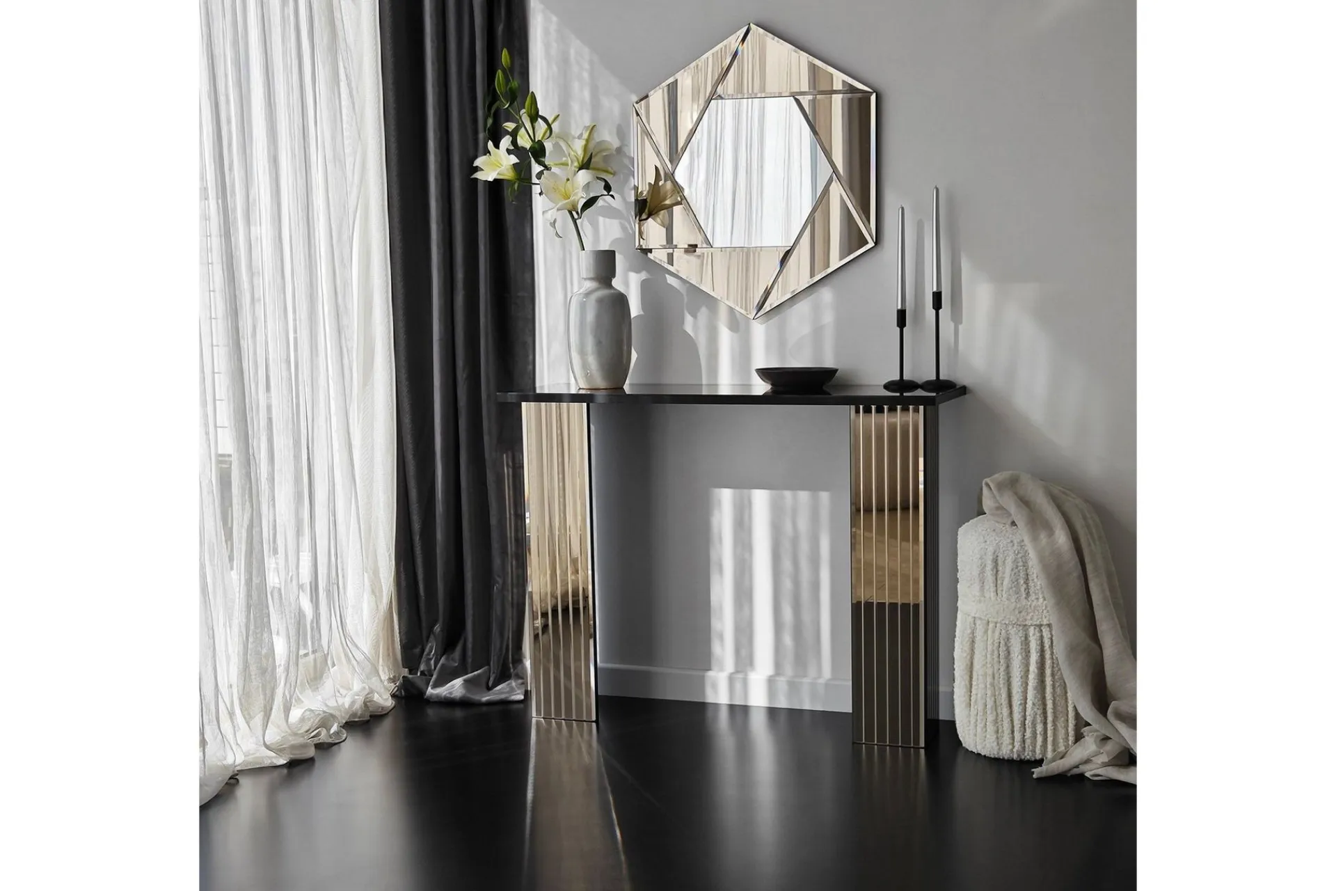 Gangbord|Avlastningsbord-Ezlyn Kommode 105 cm Bronse