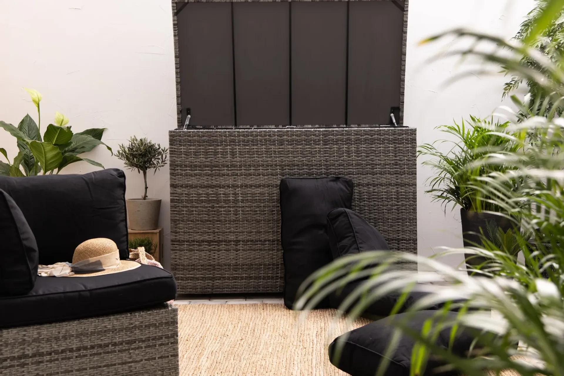 Comfort Garden Gigant vanntett puteboks XL for utendørs bruk – Oppbevaringsboks i kunstrotting (B150xD90xH101 cm)