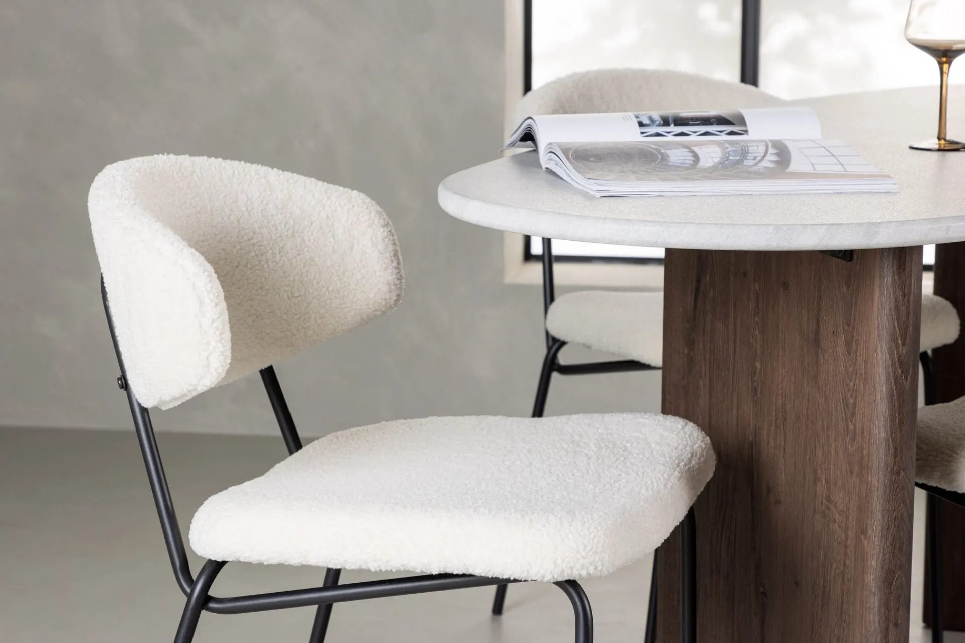 Venture Home Grönvik Matgruppe 180 cm Oval med 4 Chico Stoler