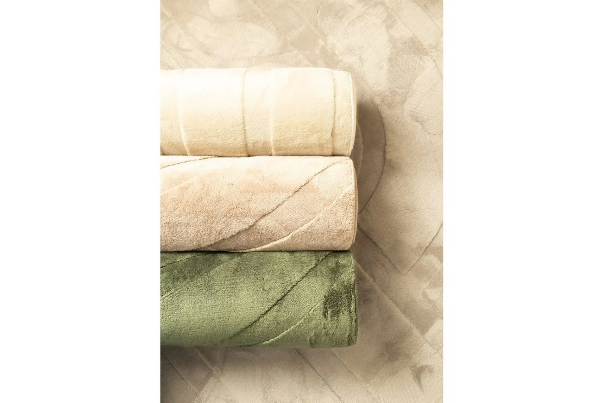 KM Home Skinn & Pelstepper|Sitteputer-Heaven Trend Maskinvevd teppe 200x290 cm Beige