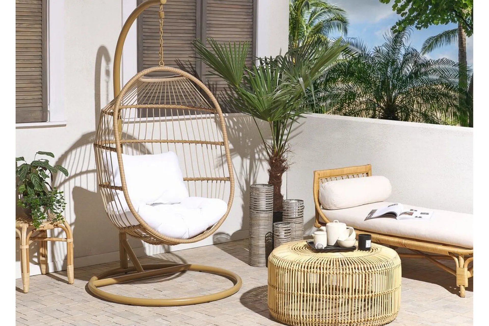 Hengestol med stativ kunstrotting beige ALBA