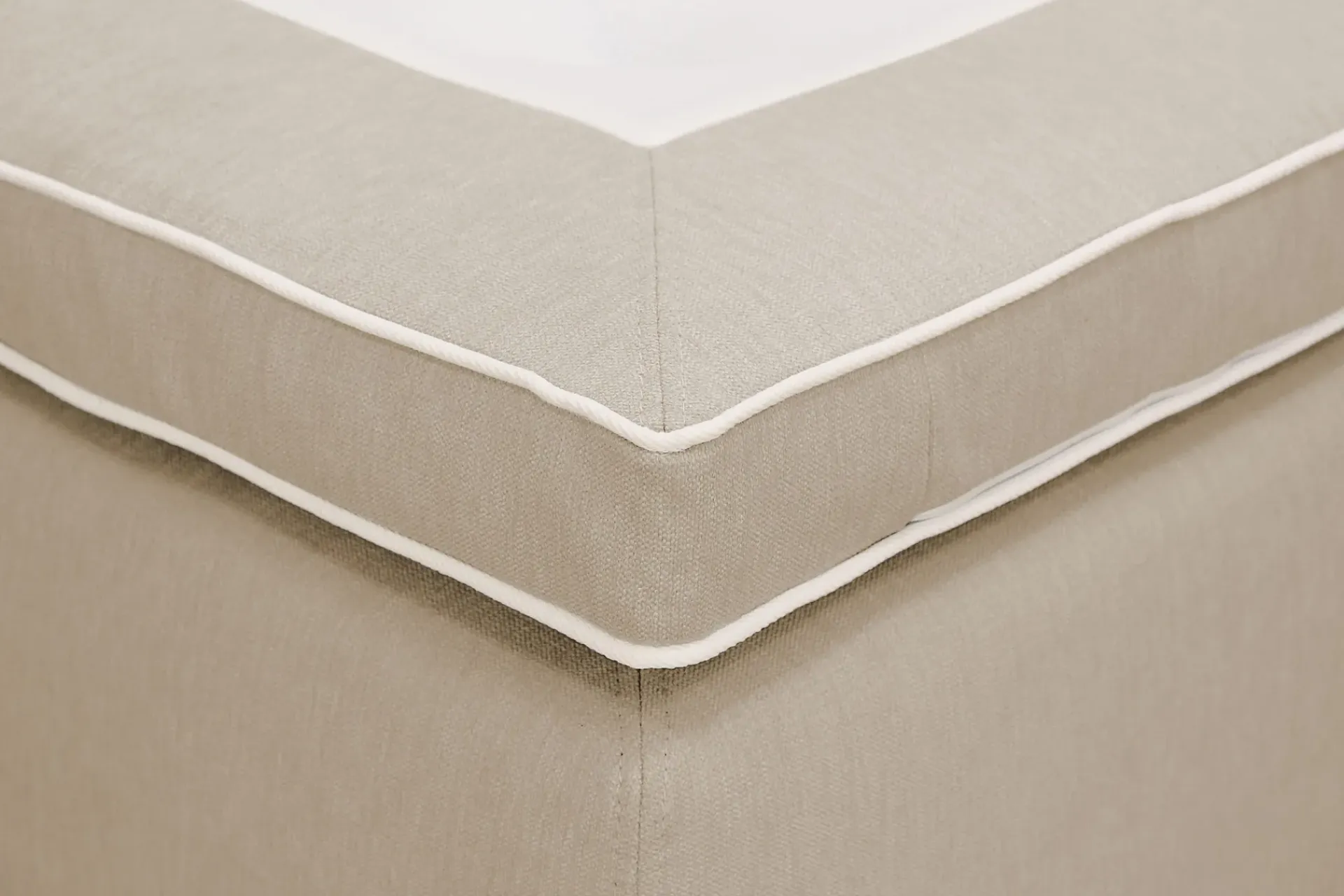 Bedly Hilton Plus Komplett sengepakke med oppbevaring 140x200 cm