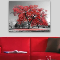 Posters|Oljemaling-Lerretsbilde 70x100 cm - Et stort rødt tre i et svart-hvitt parklandskap Flerfärgad