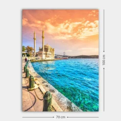 Lerretsbilder|Lerretsbilder-Lerretsbilde 70x100 cm - Vakker utsikt over en moské ved vannet med en bro i bakgrunnen under en fargerik himmel Flerfärgad