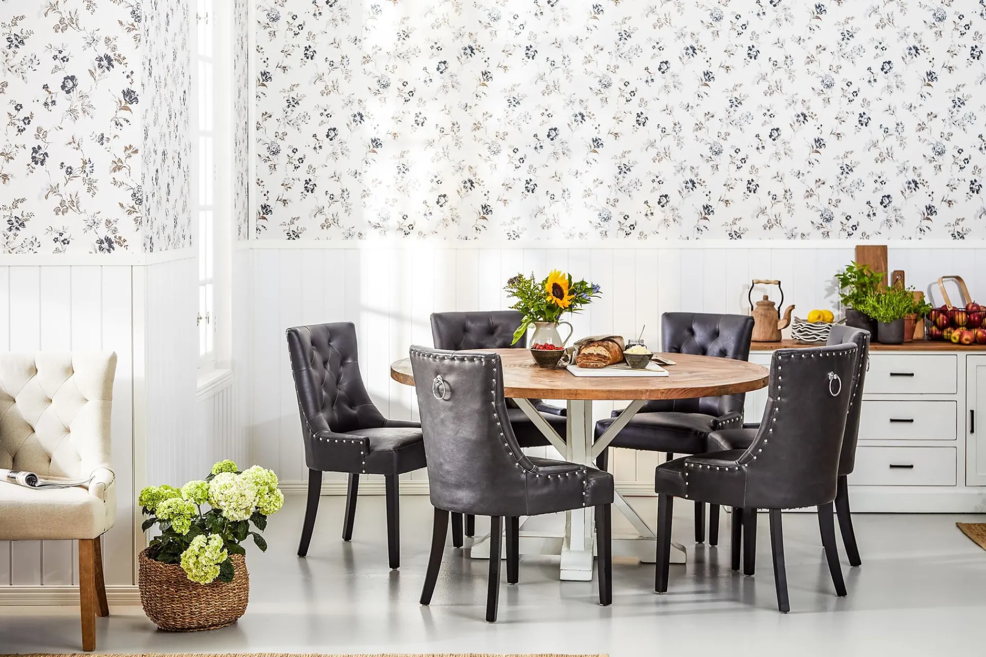 Bloomington Lyon Spisegruppe 150 cm Rund med 6 Tuva Lenestol