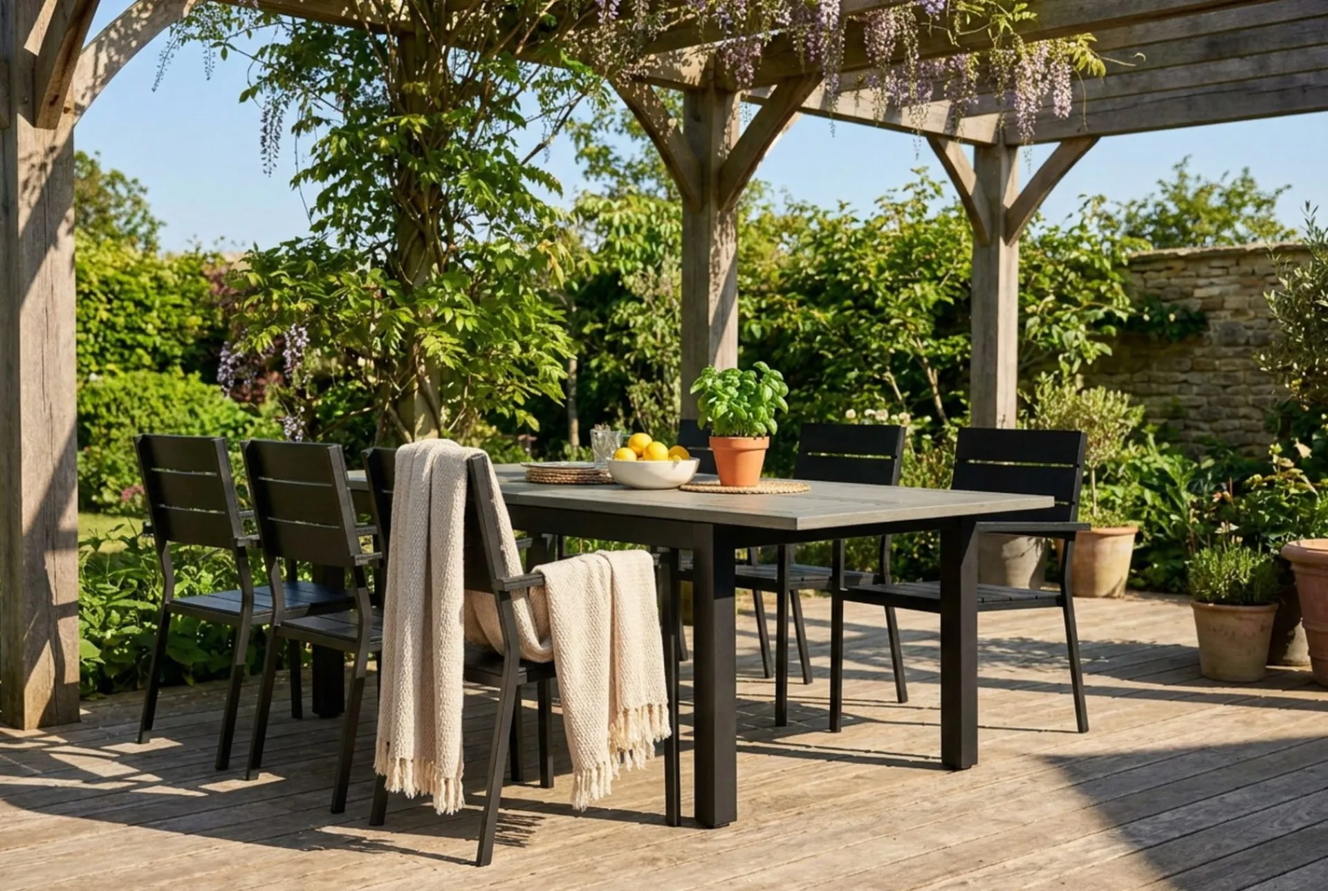 Comfort Garden Monaco utendørs spisegruppe uttrekkbar 150–250x90 med 6 Tunis stablebare stoler