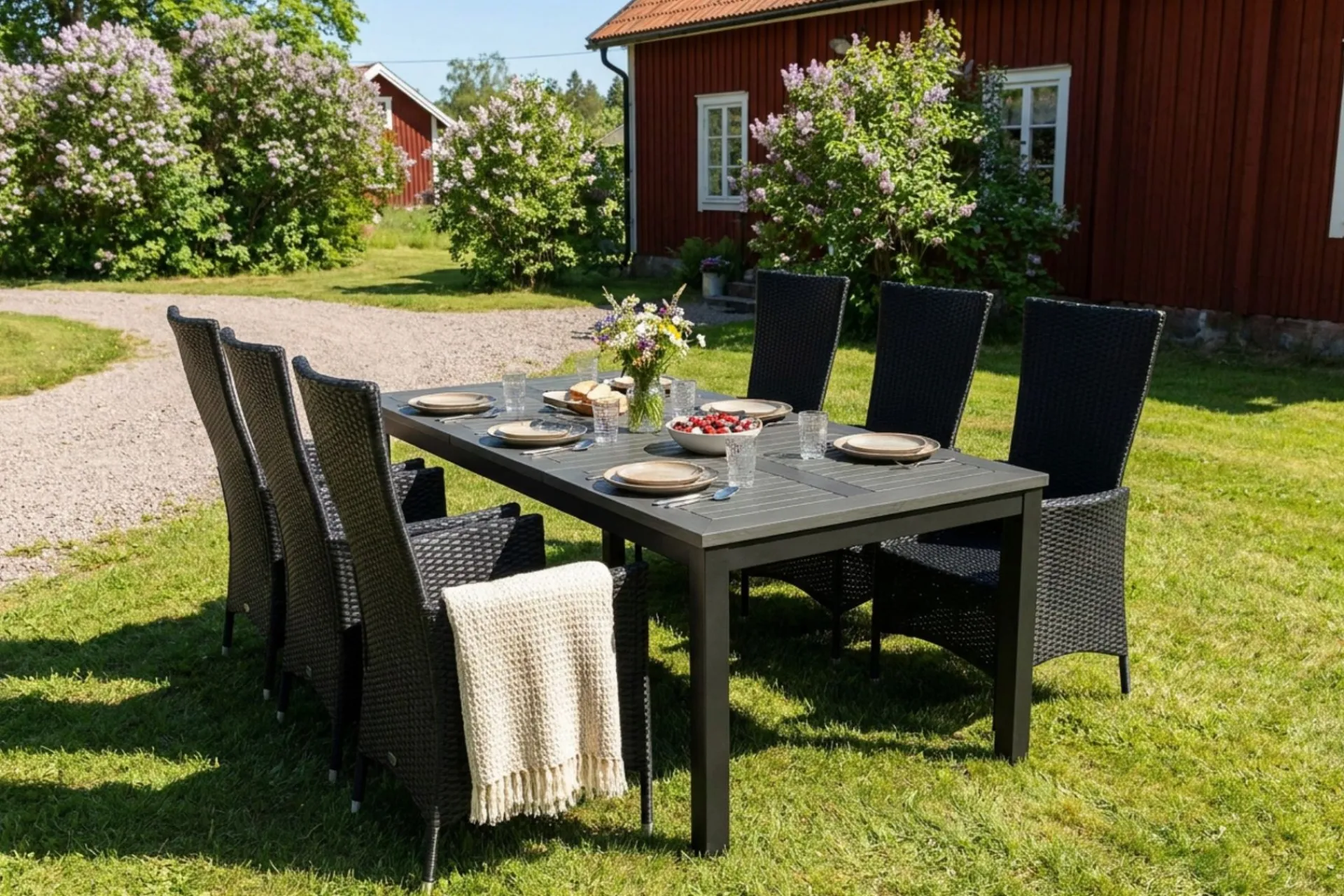Comfort Garden Spisegrupper Hage-Monaco uttrekkbar utendørs spisegruppe inkl. ileggsplate 210–310 cm med 6 Jenny regulerbar spisestol Svart