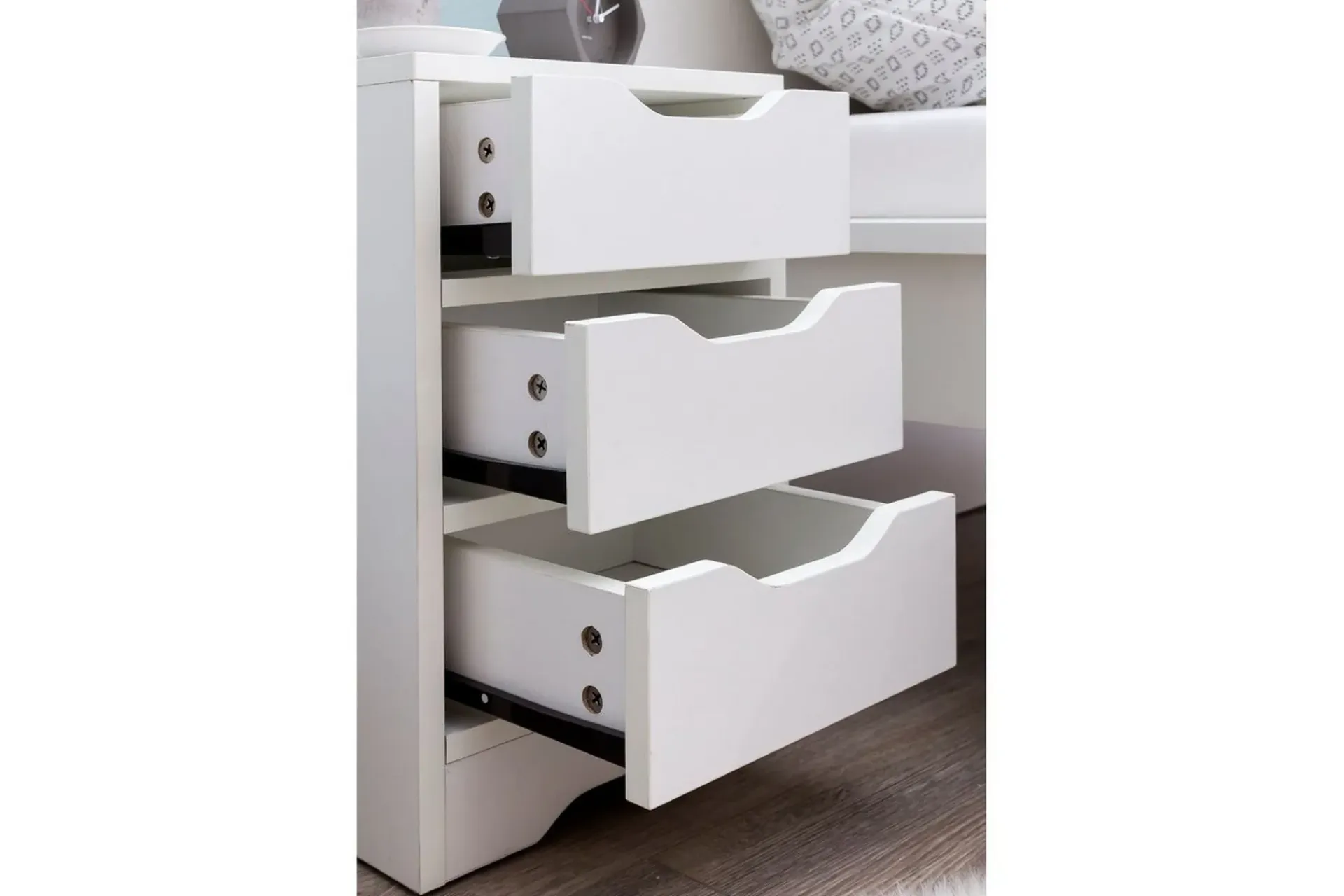 Wohnling Nattbord med 3 skuffer i et enkelt, moderne design for rammemadrass