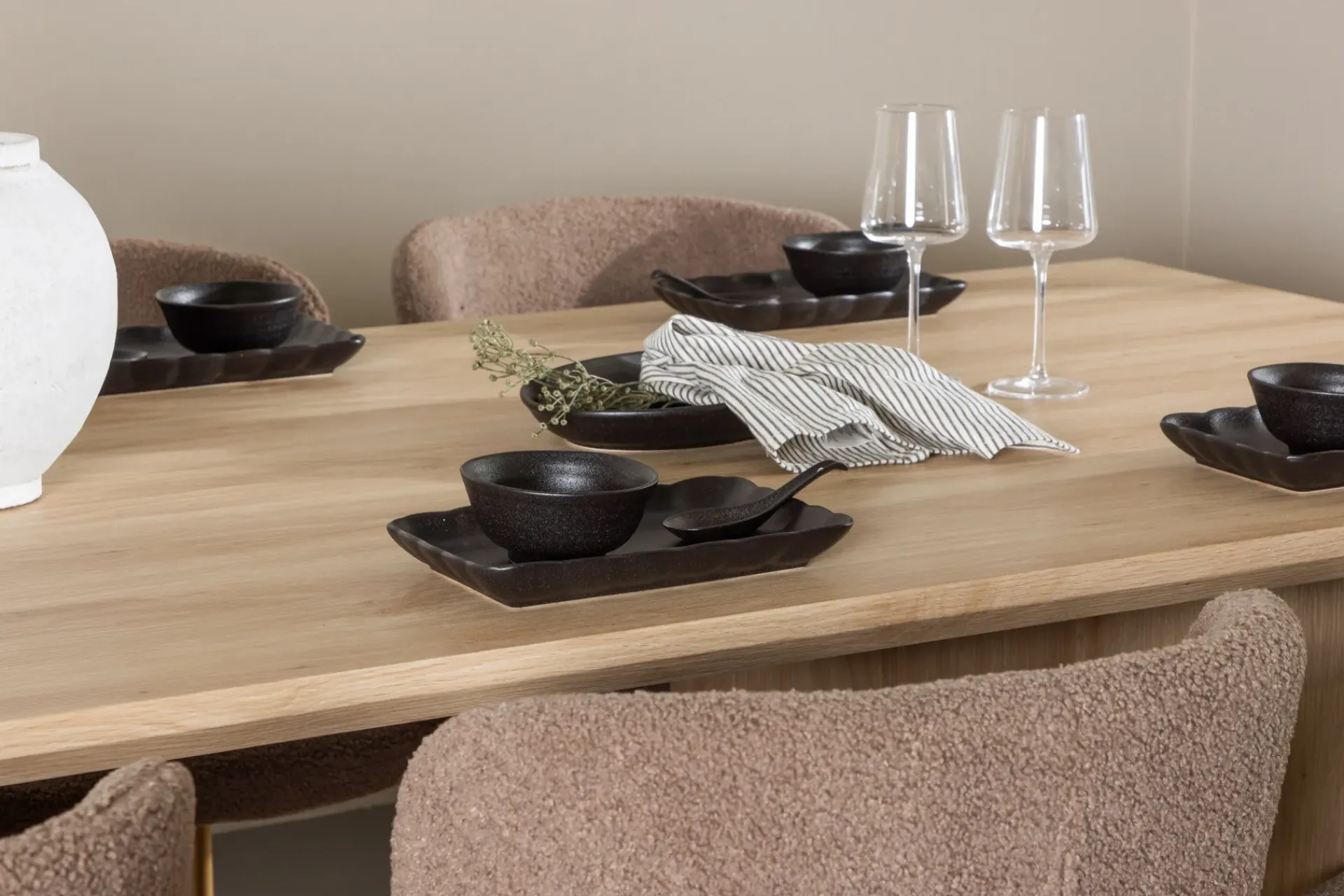 Venture Home Olivia Spisegruppe 210 cm Rektangulær med 6 Modesto stoler
