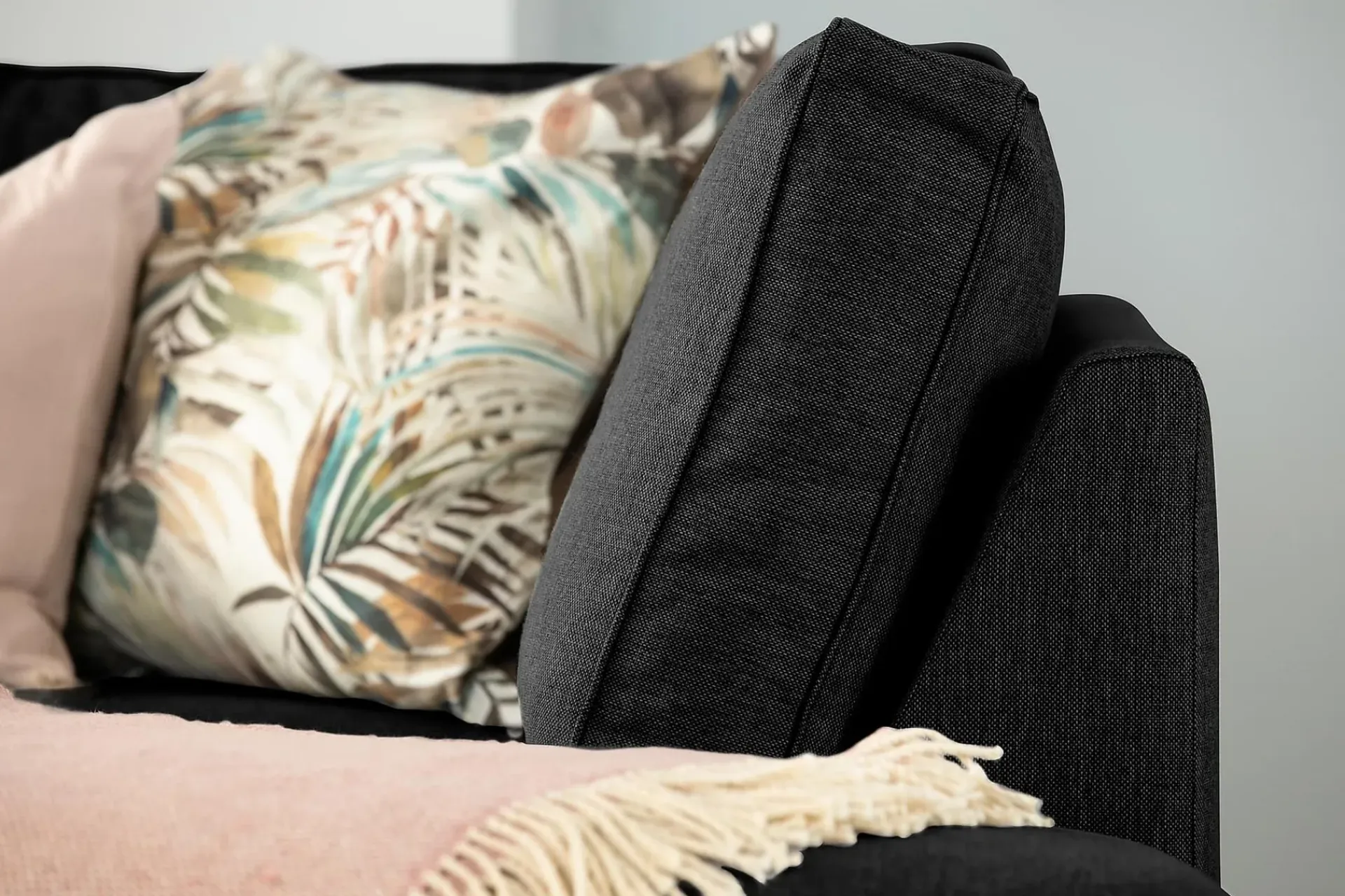 Scandinavian Choice Sofa Med Sjeselong-Optus 3-seters Vendbar L-formet Sjeselongsofa i Stoff Svart