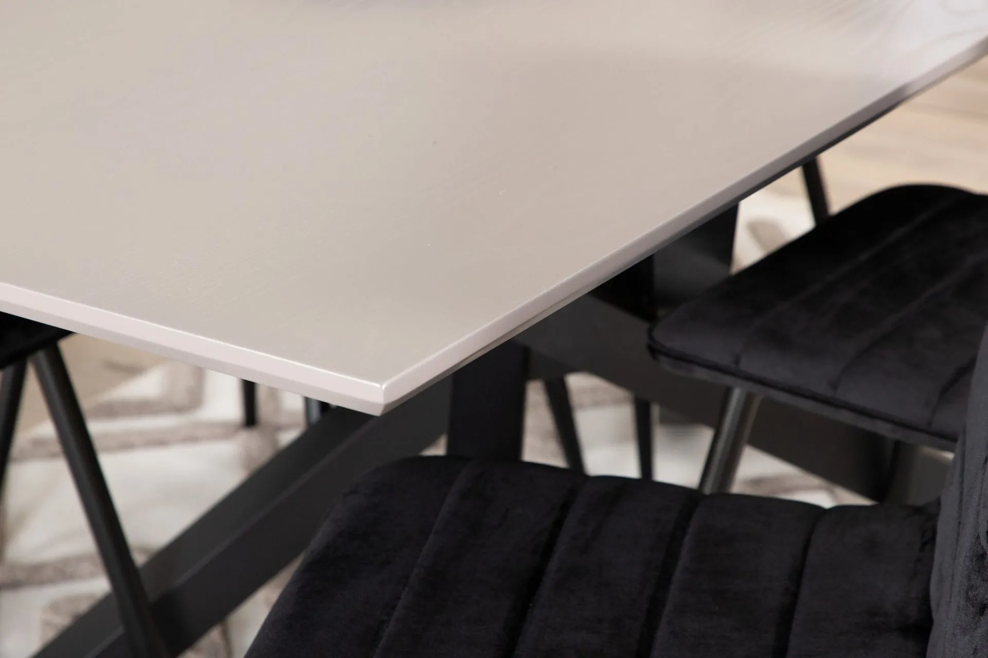 Venture Home Spisegrupper-Penny Spisegruppe 190 cm inkl. 6 Robin Fløyelsstoler Svart,Grey