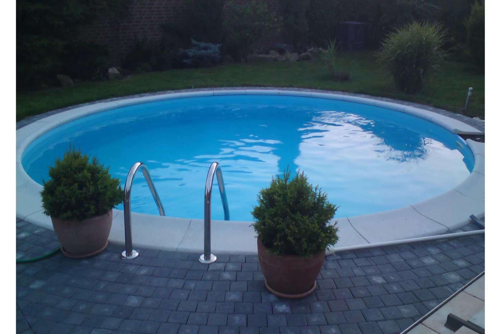 Planet Pool Basseng-Pool over bakken stålveggbasseng Premium rund 4,2x1,2 m nedgravd L:Bl Blå