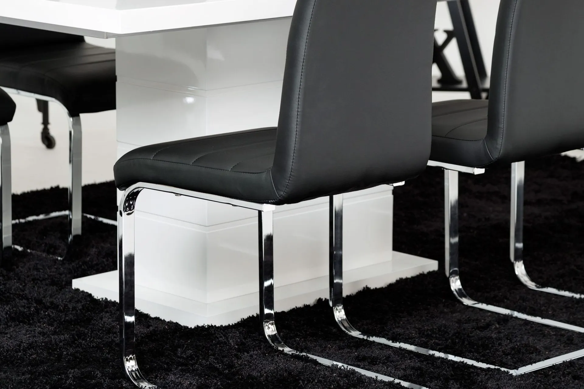 Concept 55 Ratliff Forlengningsbar Spisegruppe 180 cm m 4 Cibus Stoler