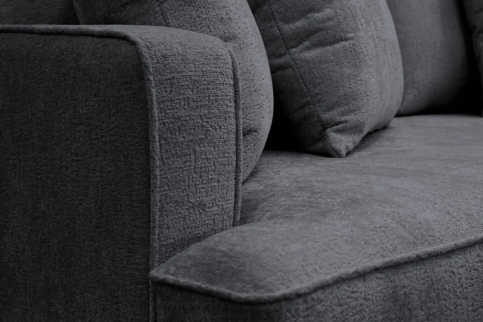 Scandinavian Choice Rossita 4-seters Høyrevendt L-formet Dyp Sjeselongsofa i Chenille