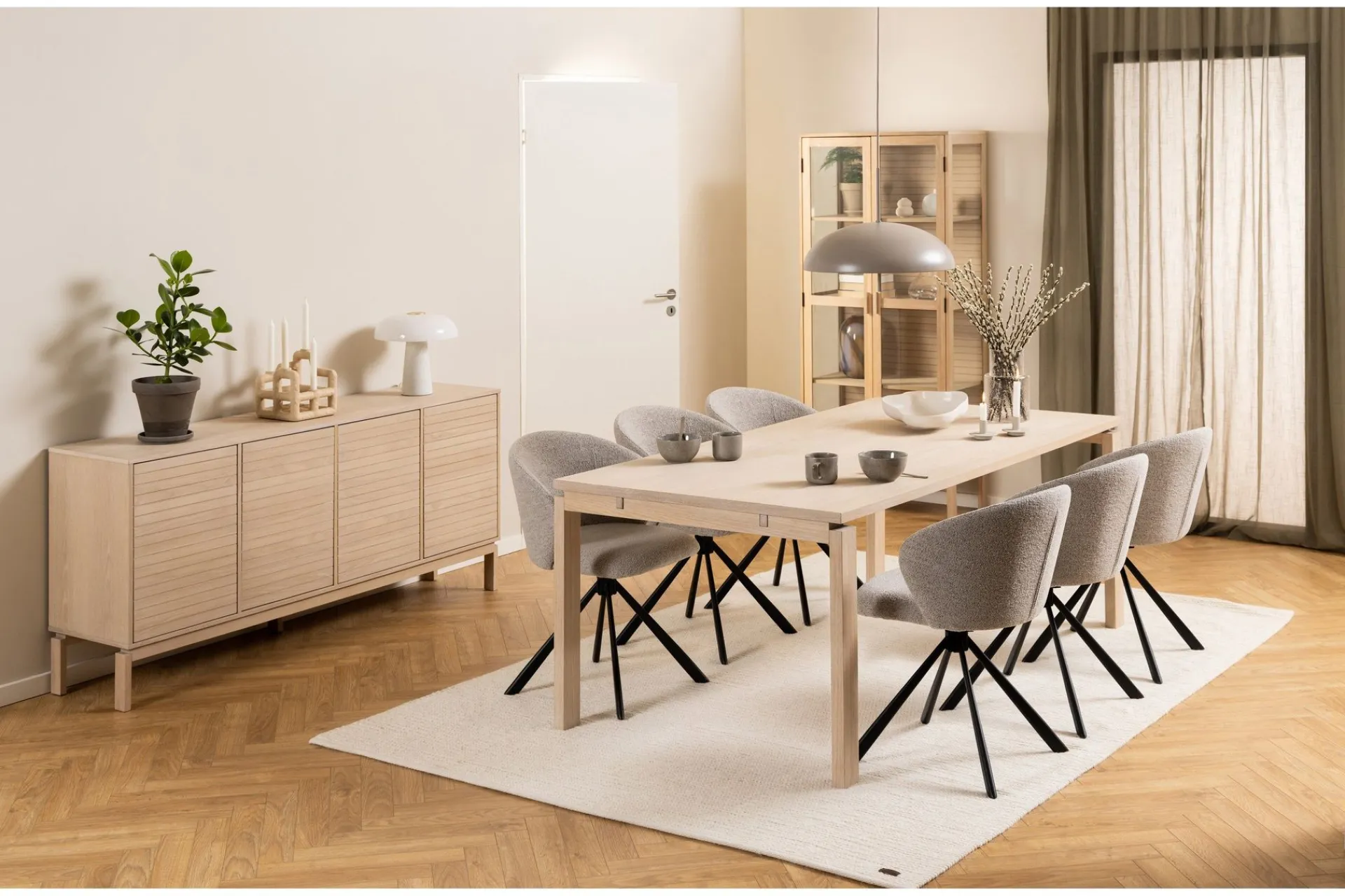Sakie Vitrineskap 180 cm