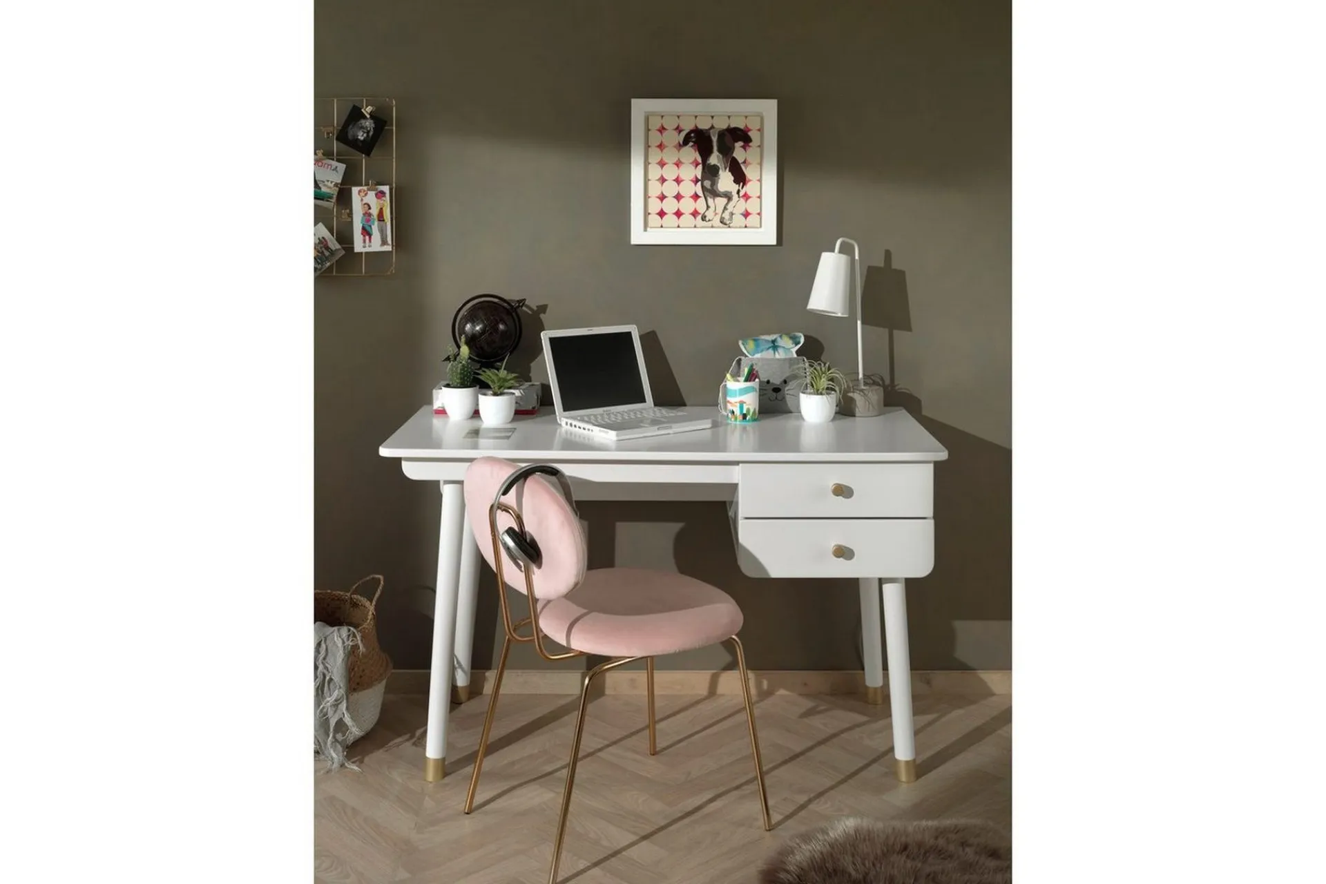 Seng med nattbord garderobe skrivebord Billy