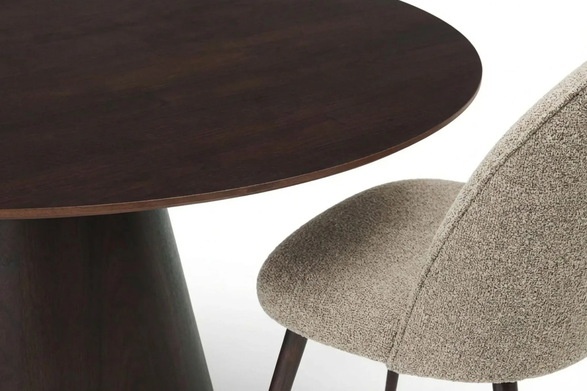 Bark Spisegrupper-Siena spisegruppe rund 150 cm med 6 Nibe Plus spisestoler Røkt eik
