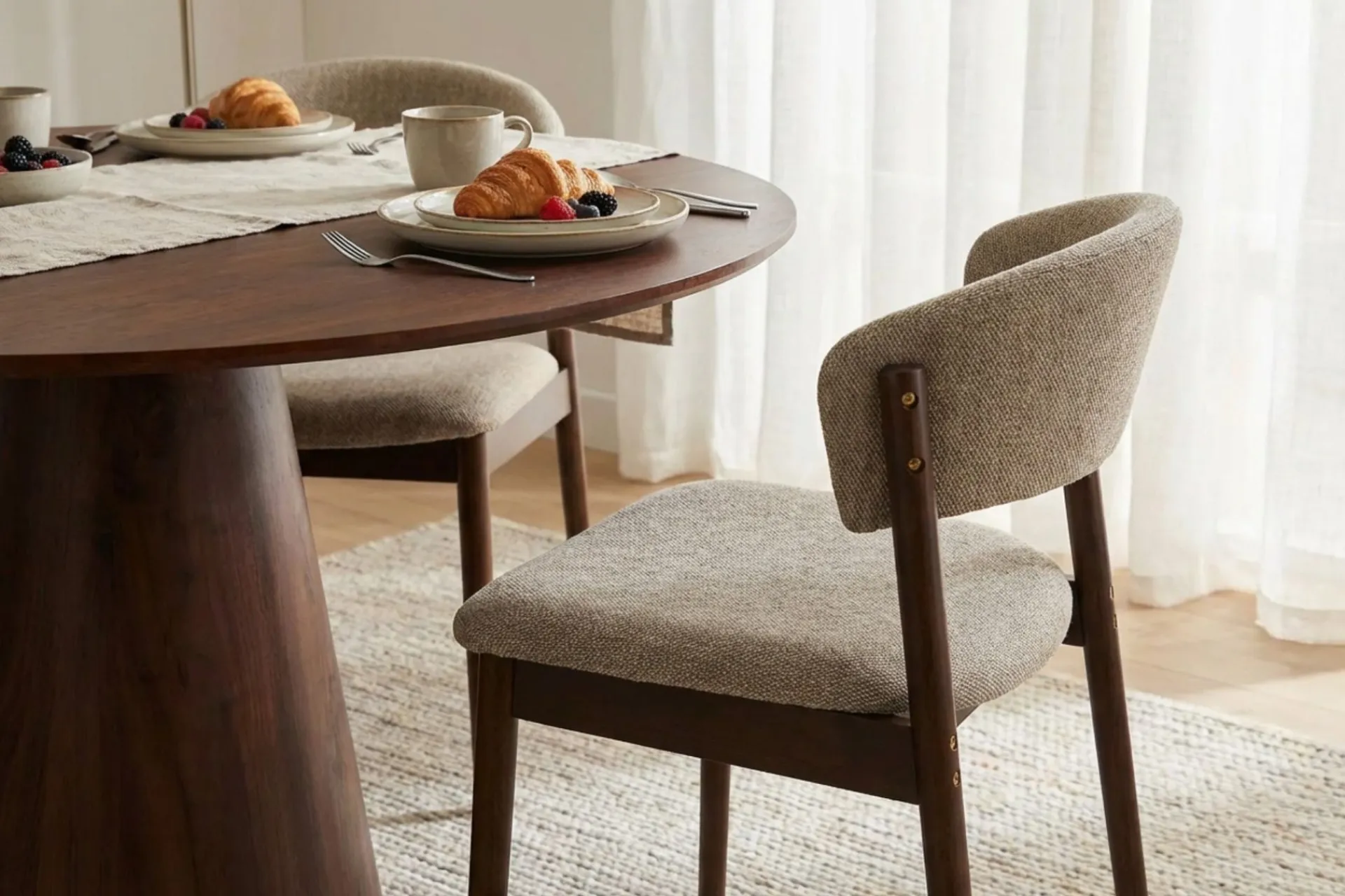 Bark Siena spisegruppe rund 110 cm med 4 Nala spisestoler