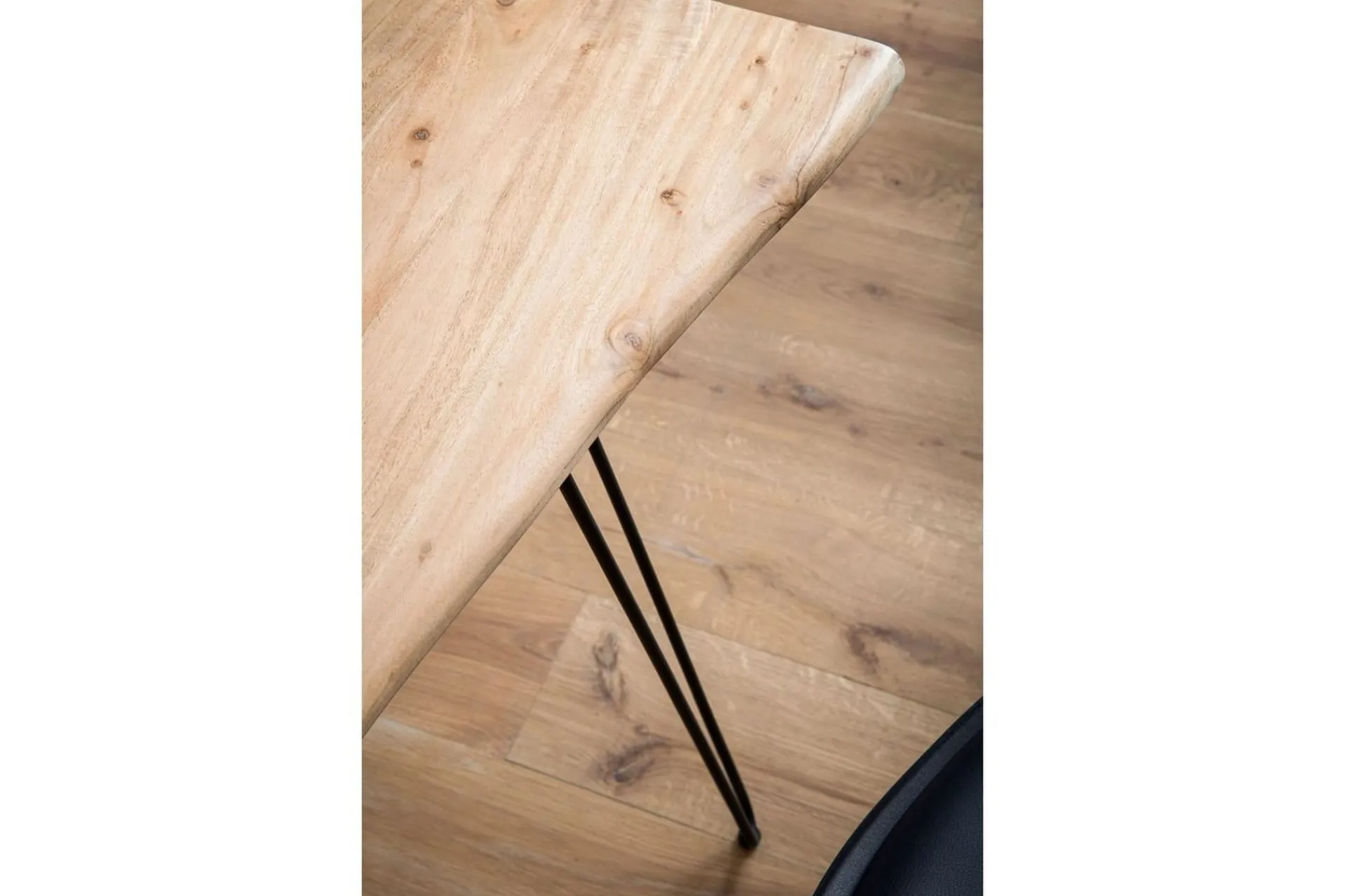 Wohnling Skrivebord Heltre 150 cm Trekantet kant med hårnålben Landlig stil