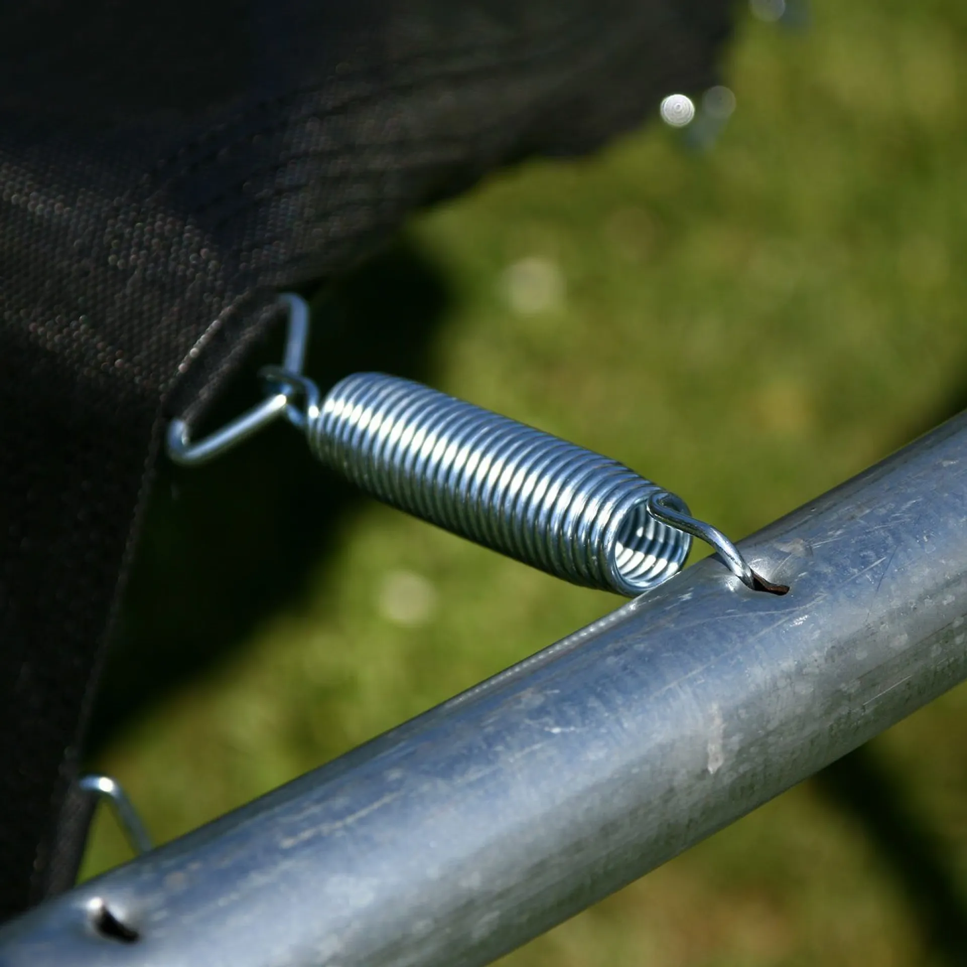 Trampoline HOME4YOU med grønt underlag 426 cm