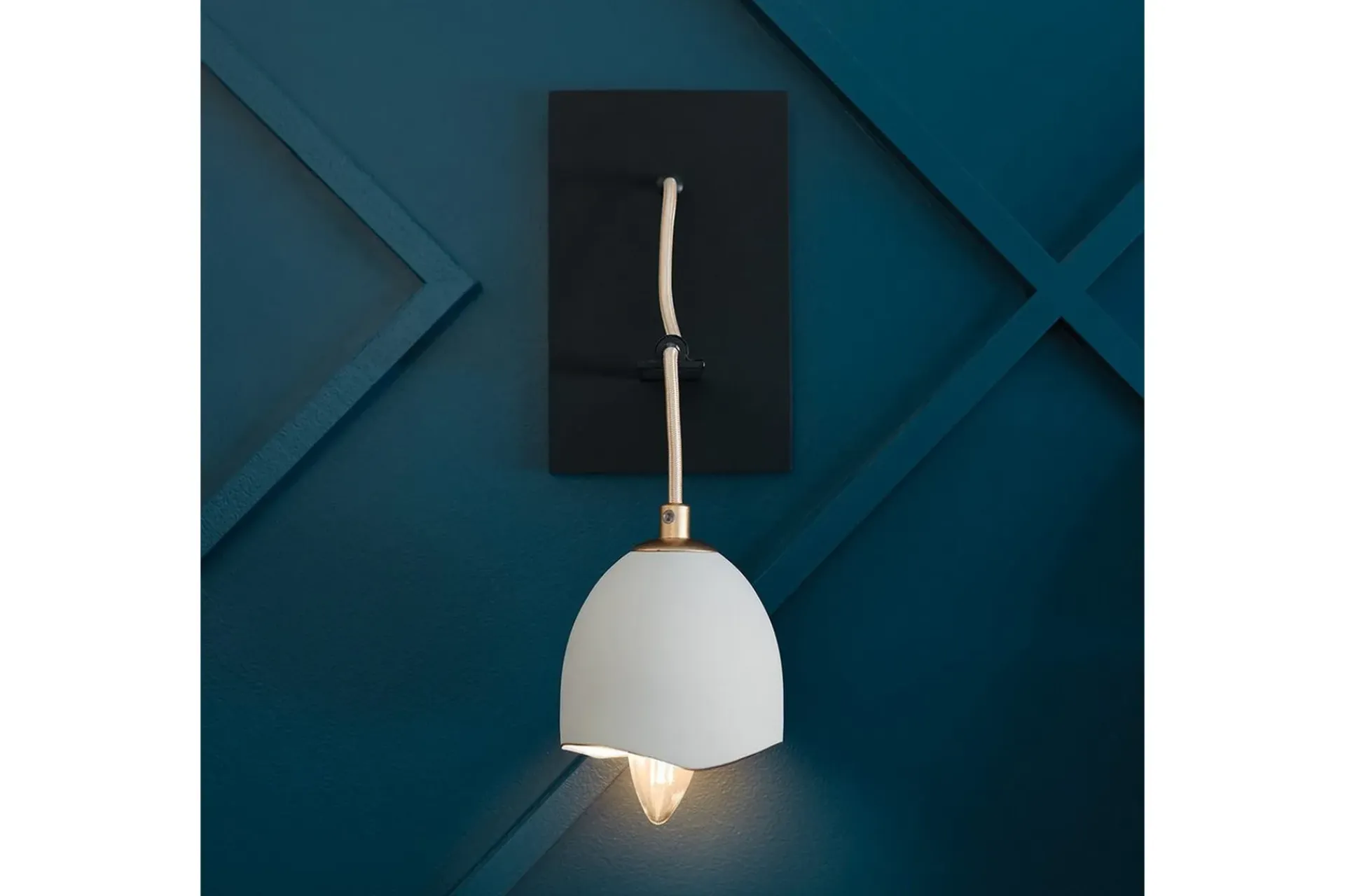 Nattbordslampe-Vegglampe Lisa McDennon by Hinkley Nula Cremehvit,Gull