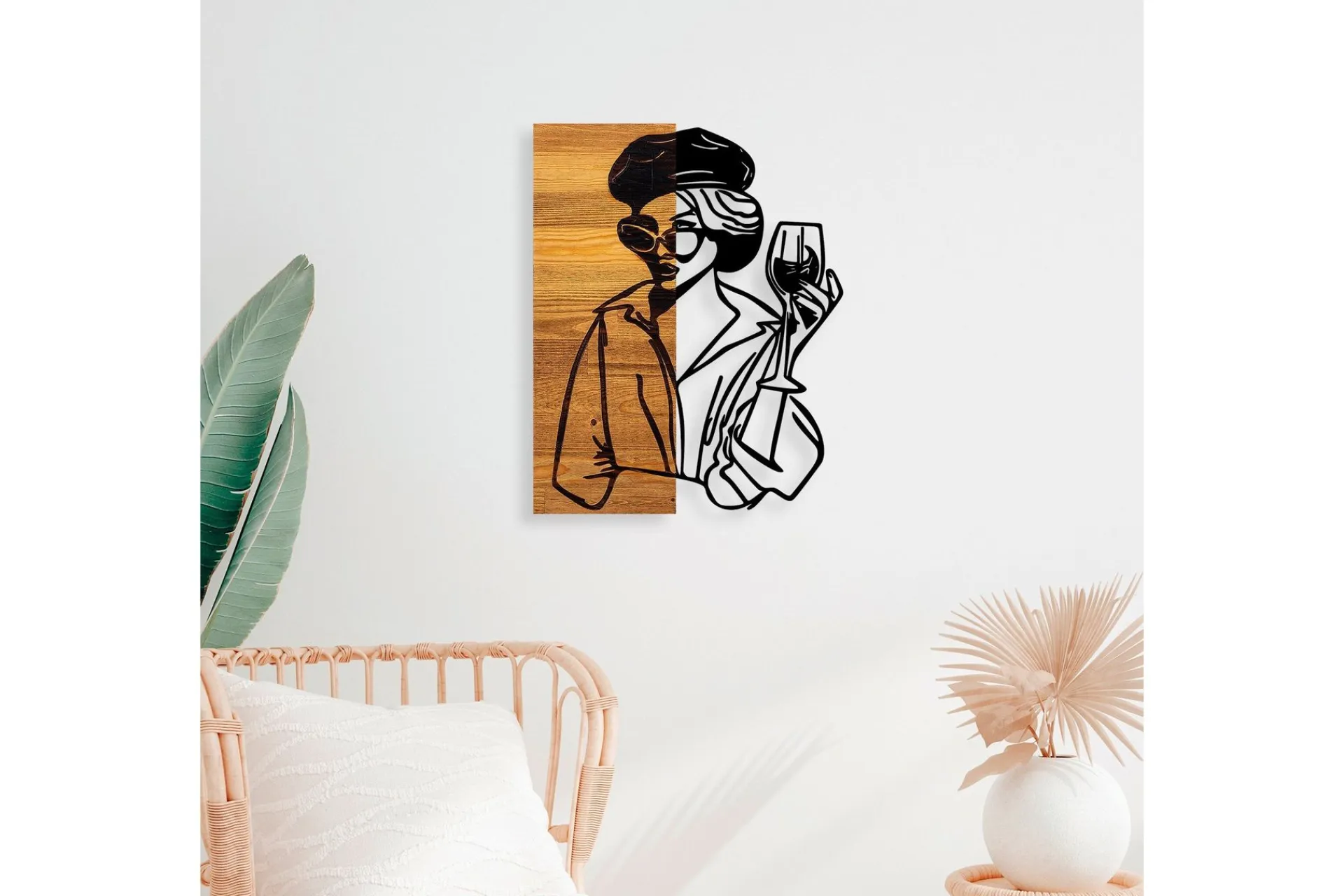 Woman 2 Veggdekor