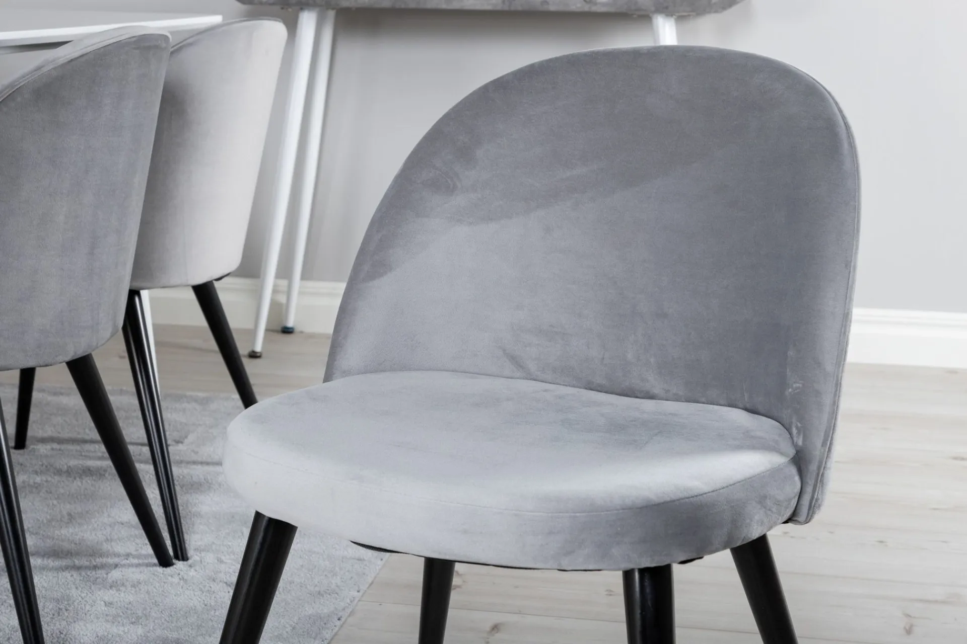 Venture Home Ypas Spisegruppe 180 cm inkl. 6 Valeri Stoler